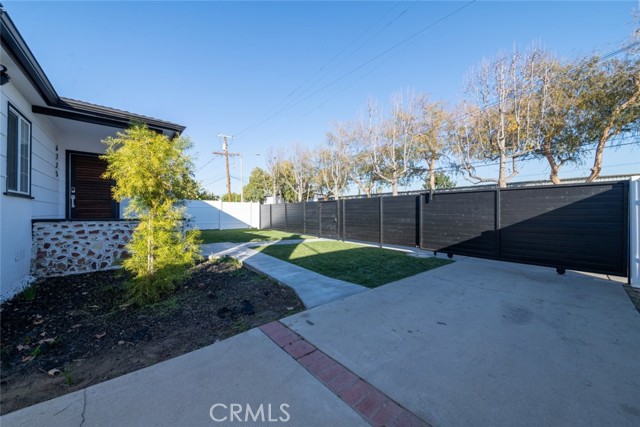 6225 Noble Avenue, Van Nuys CA: https://media.crmls.org/medias/d6691506-10cd-4560-aaec-0cd805bef20e.jpg