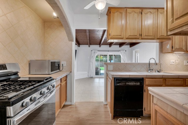 Detail Gallery Image 11 of 31 For 1640 N Lincoln, Burbank,  CA 91506 - 4 Beds | 2 Baths