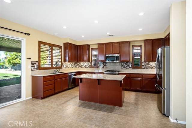 Detail Gallery Image 20 of 53 For 28618 Autumn Ln, Menifee,  CA 92584 - 5 Beds | 3 Baths