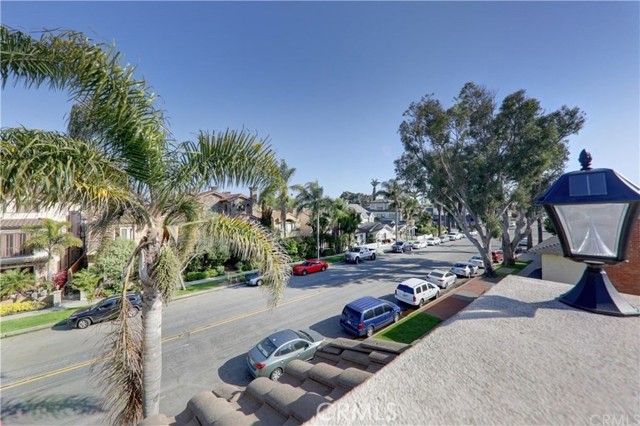 421 11th Street, Huntington Beach CA: https://media.crmls.org/medias/d6698fa9-3894-44a3-862d-6df0efad6d62.jpg