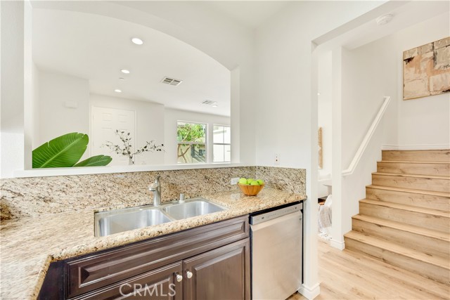 Detail Gallery Image 11 of 29 For 94 Hedge Bloom, Irvine,  CA 92618 - 3 Beds | 2/1 Baths