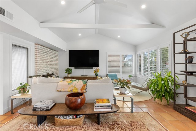 304 Larkspur Avenue, Corona del Mar CA: https://media.crmls.org/medias/d66a3184-dcd3-4c06-b3f1-1d582c53d10e.jpg