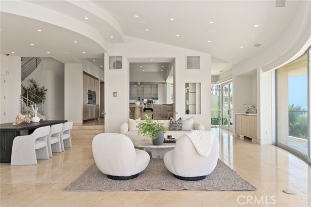 900 Gainsborough Drive, Laguna Beach CA: https://media.crmls.org/medias/d66b5008-f023-40fb-a7b3-dd9731241120.jpg
