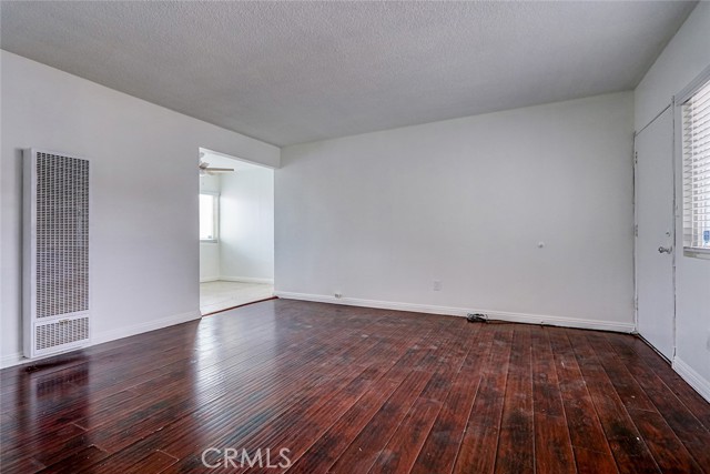 4207 Manhattan Beach Boulevard, Lawndale CA: https://media.crmls.org/medias/d66cdf06-35be-43c2-b792-aefcce63b66d.jpg