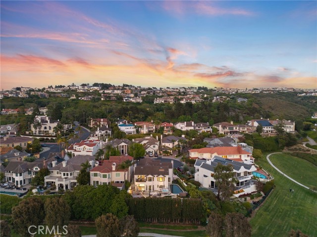 Detail Gallery Image 2 of 41 For 5 Hillsborough, Newport Beach,  CA 92660 - 4 Beds | 4/1 Baths