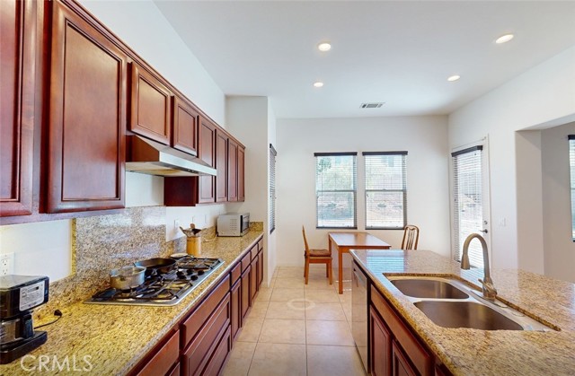 Detail Gallery Image 10 of 33 For 35405 Piney, Lake Elsinore,  CA 92532 - 4 Beds | 3 Baths