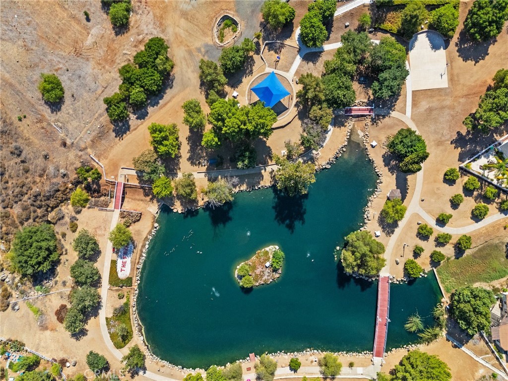 https://media.crmls.org/medias/d66e9f59-8f84-4cf4-8752-96fdcfa05e3b.jpg?preset=X-Large