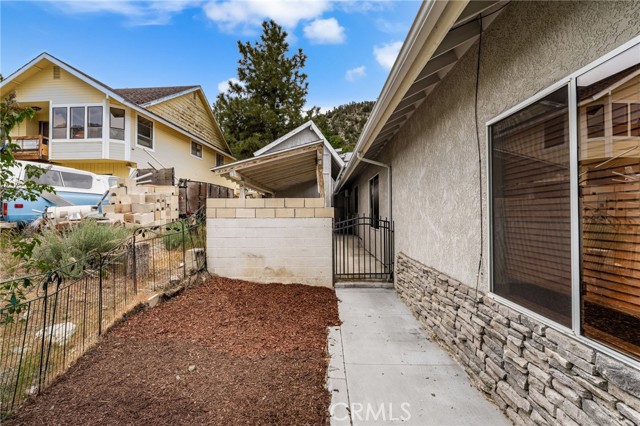 1116 Ca-2, Wrightwood CA: https://media.crmls.org/medias/d66eefb7-bd90-4c9e-95ed-39579049a475.jpg