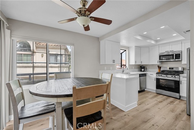 Detail Gallery Image 4 of 22 For 18114 Erik Ct #5131,  Canyon Country,  CA 91387 - 3 Beds | 2 Baths