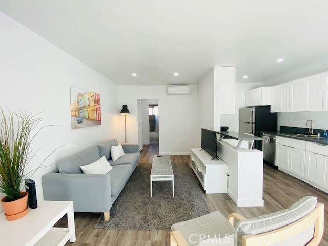 Detail Gallery Image 3 of 16 For 11422 Iowa Ave #12,  Los Angeles,  CA 90025 - 1 Beds | 1 Baths