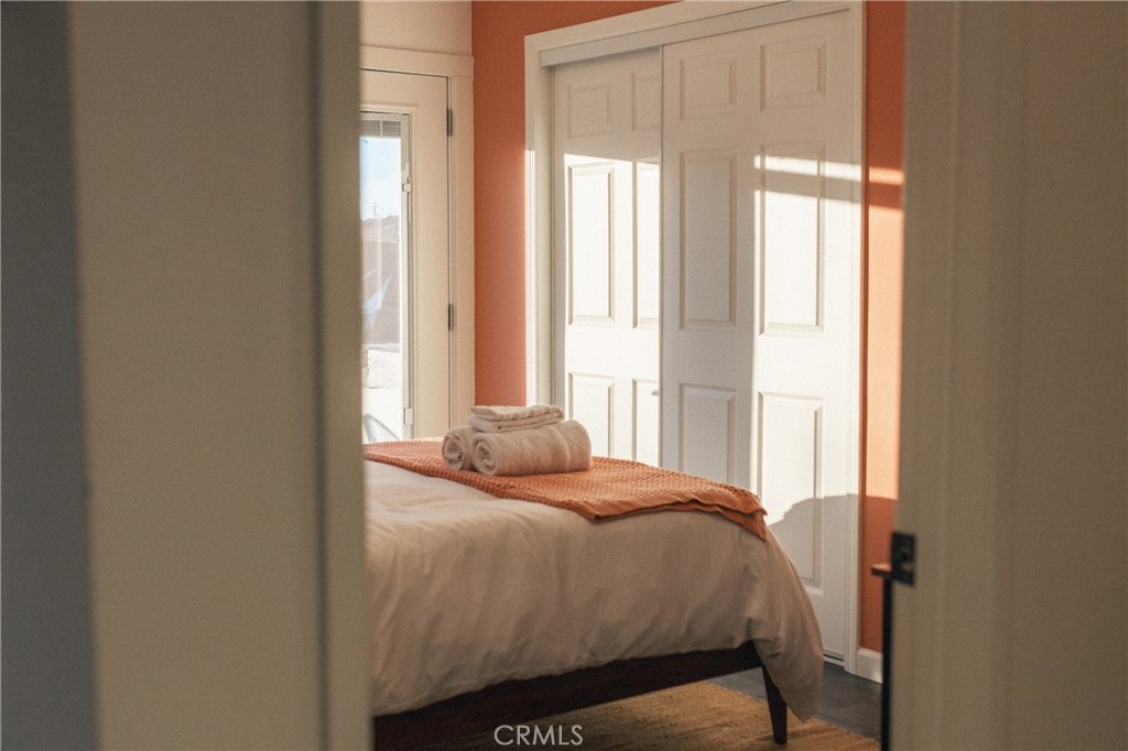 https://media.crmls.org/medias/d671e285-55a3-4545-99bf-32028bd1a7f5.jpg?preset=X-Large
