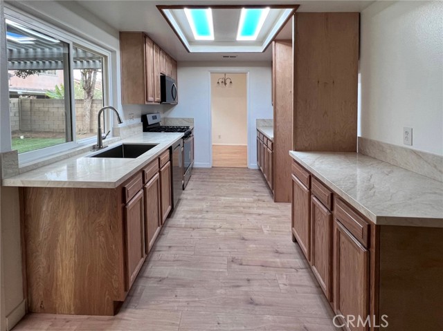 Detail Gallery Image 4 of 23 For 3117 S Linda, Santa Ana,  CA 92704 - 4 Beds | 3 Baths