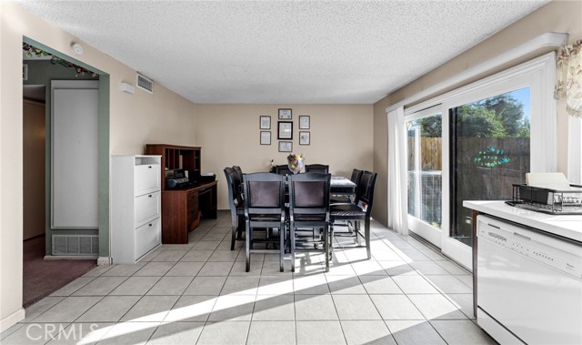 Detail Gallery Image 10 of 28 For 694 Rosewood Ln, San Dimas,  CA 91773 - 3 Beds | 2/1 Baths