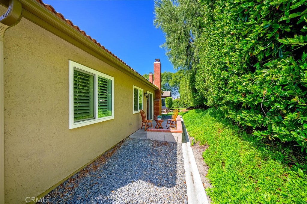 https://media.crmls.org/medias/d673f054-8a54-4779-a890-eb8bfdf12d9c.jpg?preset=X-Large