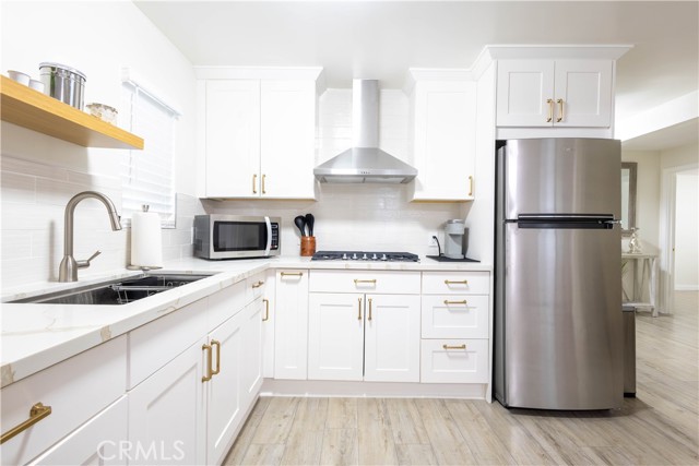 3720 S St Andrews Place, Los Angeles CA: https://media.crmls.org/medias/d674da3f-8089-45db-a580-45a9cba70d89.jpg