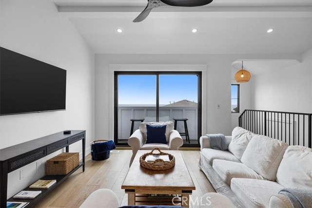 2406 Silverstrand Avenue, Hermosa Beach CA: https://media.crmls.org/medias/d6753231-6fed-47c3-9ace-b4449b2a2e37.jpg