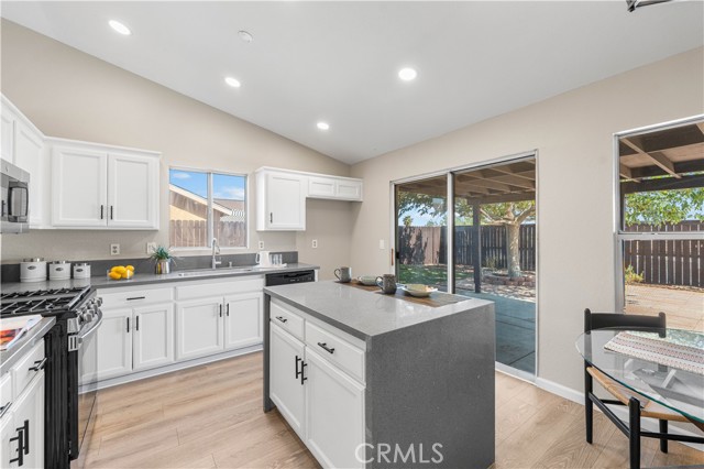 1472 Bedford Avenue, Rosamond CA: https://media.crmls.org/medias/d675401f-5509-4eae-a5e7-791dd31af639.jpg