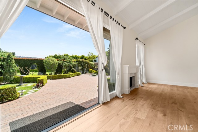 1520 Sandcastle Drive, Corona del Mar CA: https://media.crmls.org/medias/d67545fc-9908-4f06-861f-9ffb4f3808a9.jpg