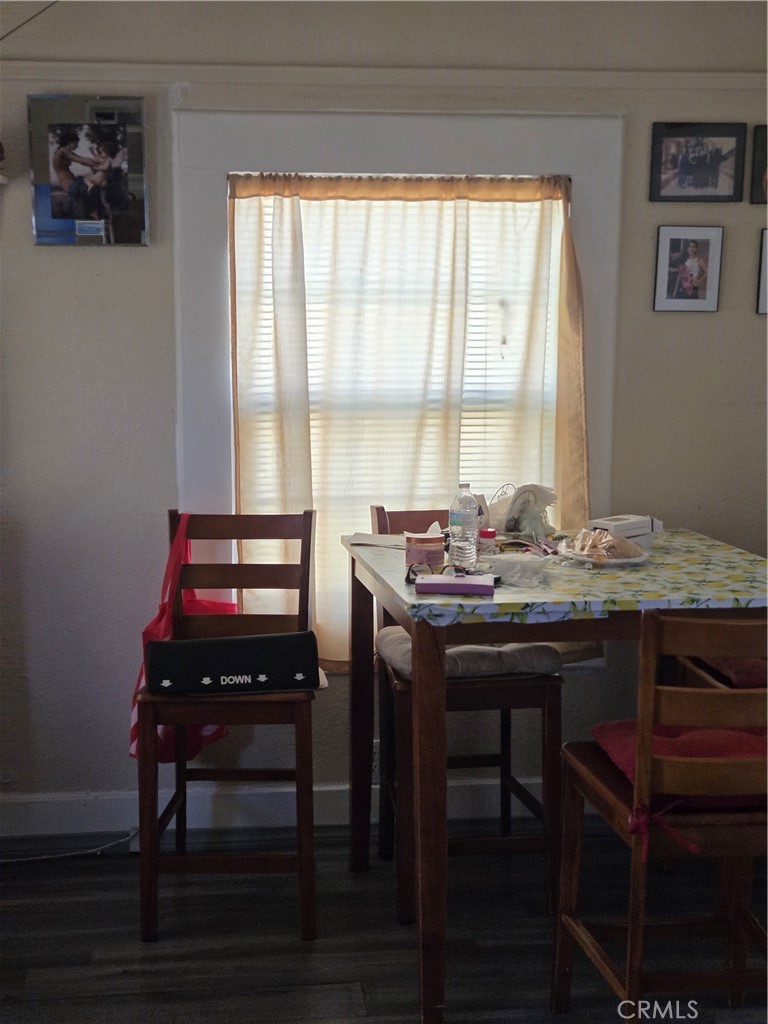 https://media.crmls.org/medias/d67724d8-1382-48ff-9707-f191fd457a0f.jpg?preset=X-Large