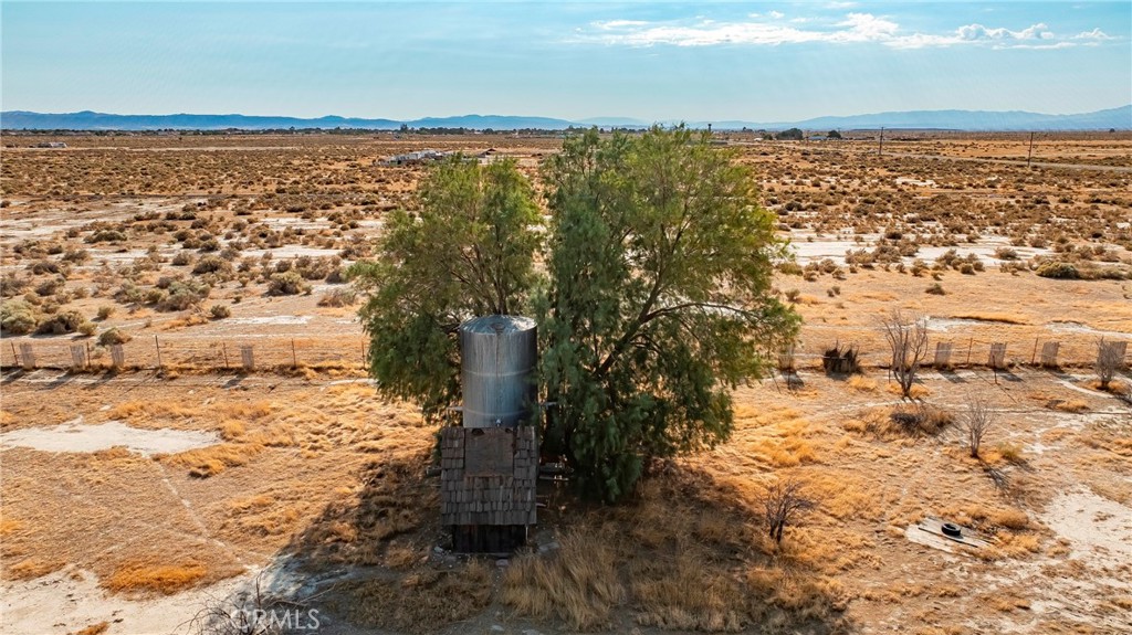 https://media.crmls.org/medias/d6772e16-978e-4e41-a8e5-0f07f3fd5ff5.jpg?preset=X-Large