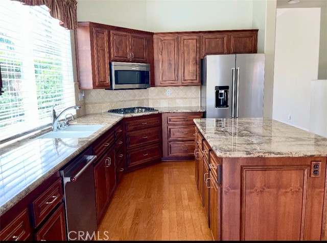 Detail Gallery Image 8 of 20 For 14067 Glendale Ct, Rancho Cucamonga,  CA 91739 - 4 Beds | 2 Baths
