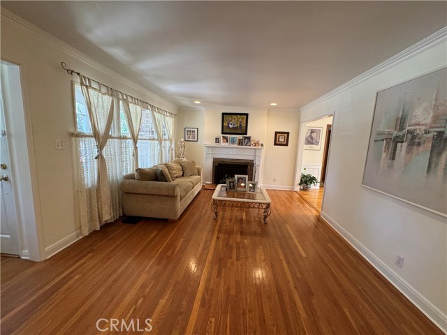 6552 Aqueduct Avenue, Van Nuys CA: https://media.crmls.org/medias/d678940b-4dc7-4410-86c3-7e33e77fe7e3.jpg