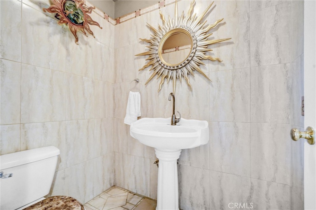 https://media.crmls.org/medias/d678b735-8704-4f6c-acfa-d4c5d21c74b1.jpg?preset=X-Large