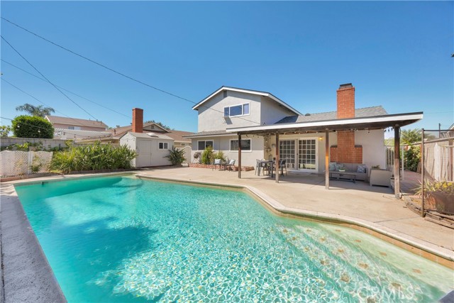 4322 Fontainbleau Avenue, Cypress CA: https://media.crmls.org/medias/d678e025-cc83-4395-a5af-61aac7c25088.jpg