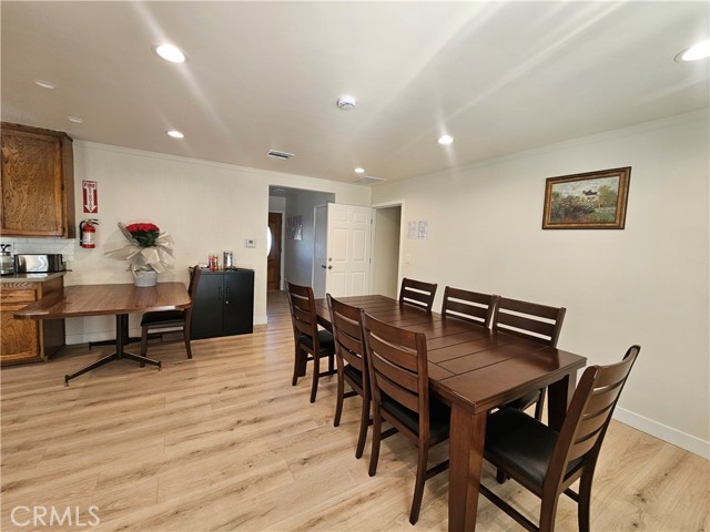 Detail Gallery Image 4 of 10 For 20152 Acre, Winnetka,  CA 91306 - 4 Beds | 2 Baths