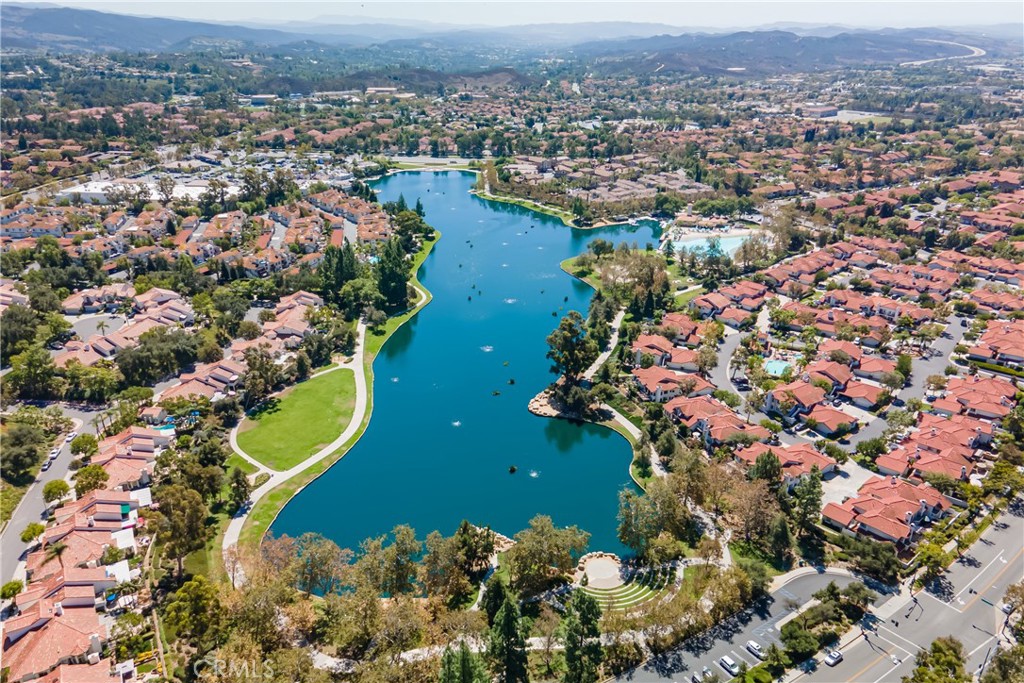 https://media.crmls.org/medias/d6794a14-7d07-43a7-b5b7-6a87f2ff44c5.jpg?preset=X-Large