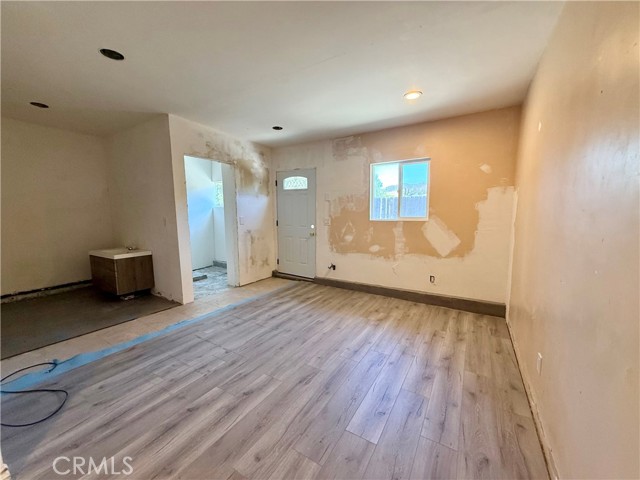 Detail Gallery Image 15 of 25 For 6618 Smoke Tree Ave, Oak Park,  CA 91377 - 4 Beds | 3 Baths