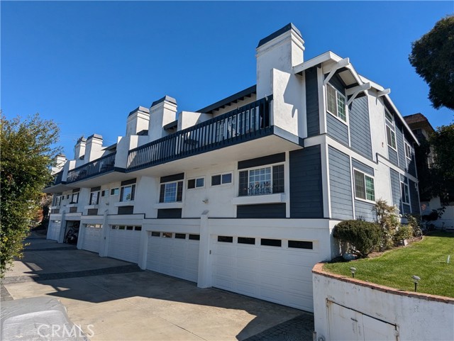 Detail Gallery Image 2 of 28 For 531 Avenue a #2,  Redondo Beach,  CA 90277 - 2 Beds | 3/1 Baths