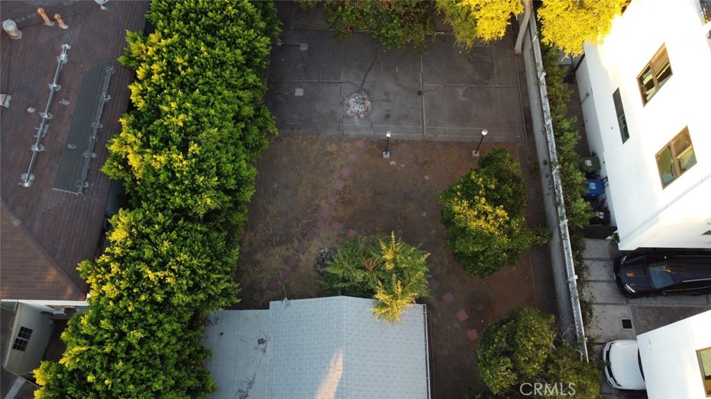 https://media.crmls.org/medias/d67c4264-ae03-4870-86b0-c27f1991c74e.jpg?preset=X-Large