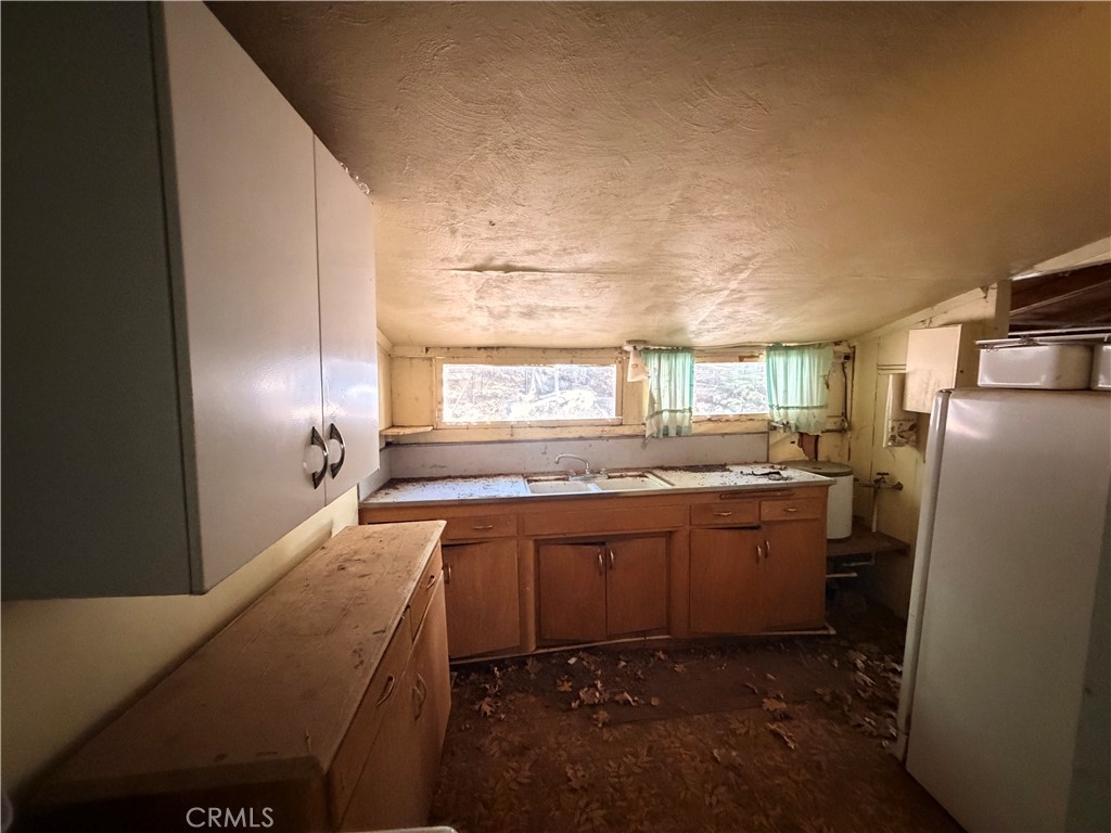https://media.crmls.org/medias/d67c963e-4fa3-488d-82f0-6934a18ad97e.jpg?preset=X-Large