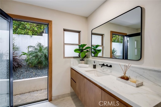 Detail Gallery Image 22 of 31 For 3350 Wrightwood Dr, Studio City,  CA 91604 - 3 Beds | 2/1 Baths