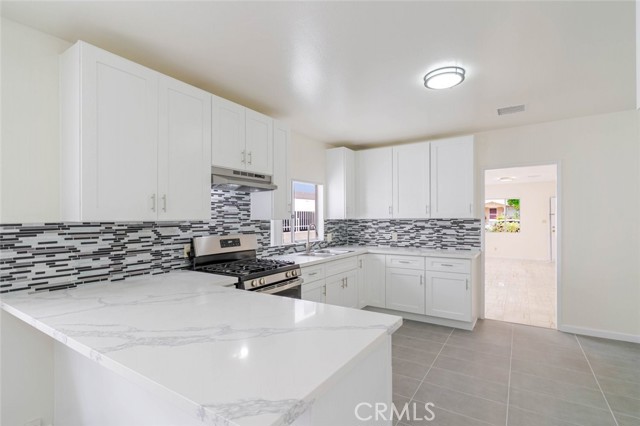 Detail Gallery Image 13 of 30 For 818 E Windsor Rd, Glendale,  CA 91205 - 3 Beds | 2 Baths