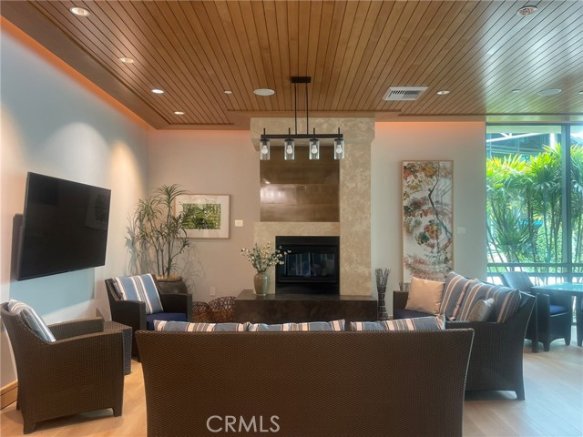 31 Soho, Irvine CA: https://media.crmls.org/medias/d67ce0c9-477b-4d30-97c8-e44eb41c457b.jpg