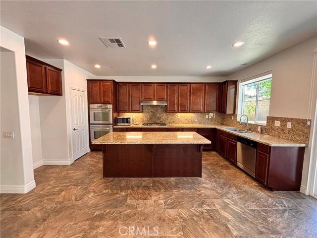 Detail Gallery Image 4 of 25 For 28577 Las Canastas Dr, Valencia,  CA 91354 - 4 Beds | 3 Baths