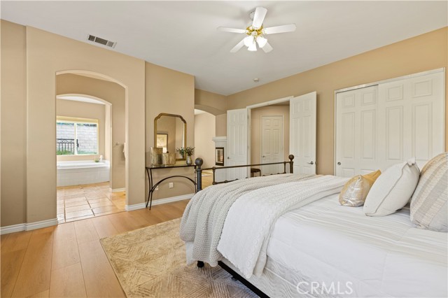 Image 24 of 52 For 24986 Greensbrier Drive