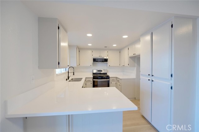 Detail Gallery Image 8 of 33 For 15650 Pohez, Apple Valley,  CA 92307 - 4 Beds | 2 Baths