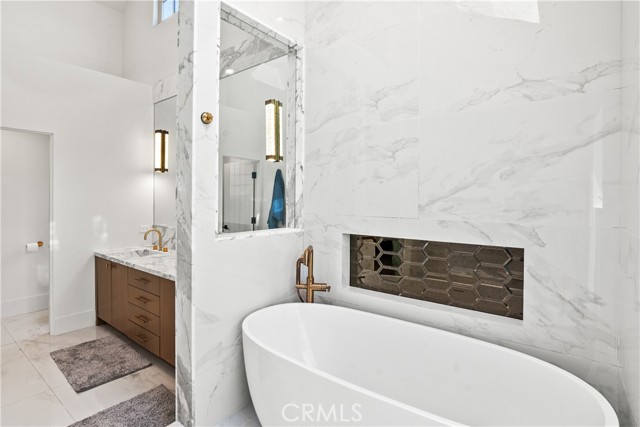 Detail Gallery Image 24 of 36 For 211 Topaz Ave, Newport Beach,  CA 92662 - 3 Beds | 3/1 Baths
