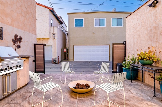 143 Roycroft Avenue, Long Beach CA: https://media.crmls.org/medias/d67e815b-a16c-4233-a92d-4cf71b187c29.jpg