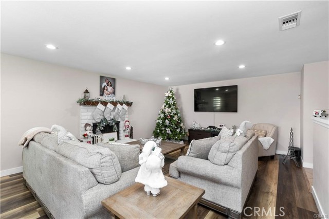 Detail Gallery Image 8 of 31 For 10695 Linden Ave, Bloomington,  CA 92316 - 3 Beds | 2 Baths
