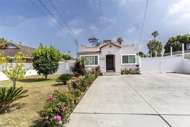 15847 Marlin Place, Van Nuys CA: https://media.crmls.org/medias/d6800bc7-ebc0-40e2-8cdc-af5344b280f0.jpg