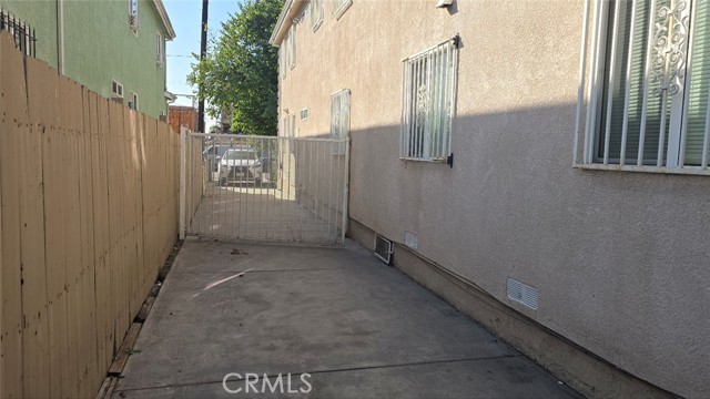 Detail Gallery Image 17 of 17 For 635 E 79th, Los Angeles,  CA 90001 - 5 Beds | 3 Baths