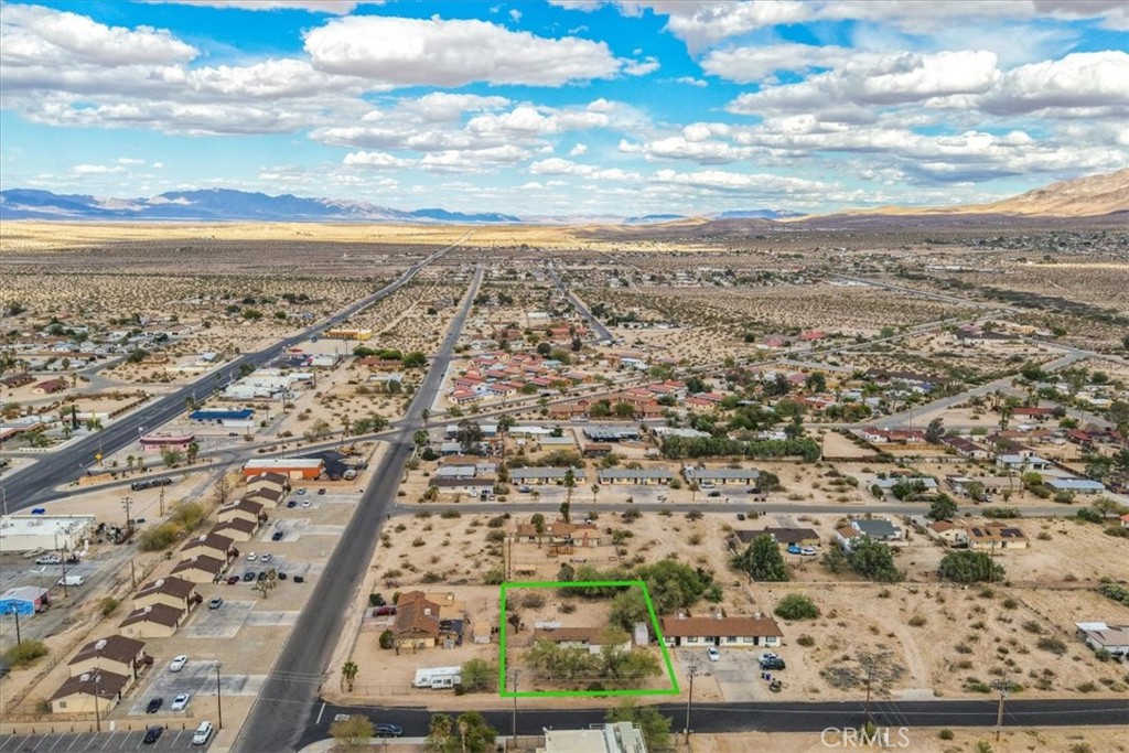 https://media.crmls.org/medias/d68101c2-07fc-43f3-a2ef-8e80ffa9655c.jpg?preset=X-Large
