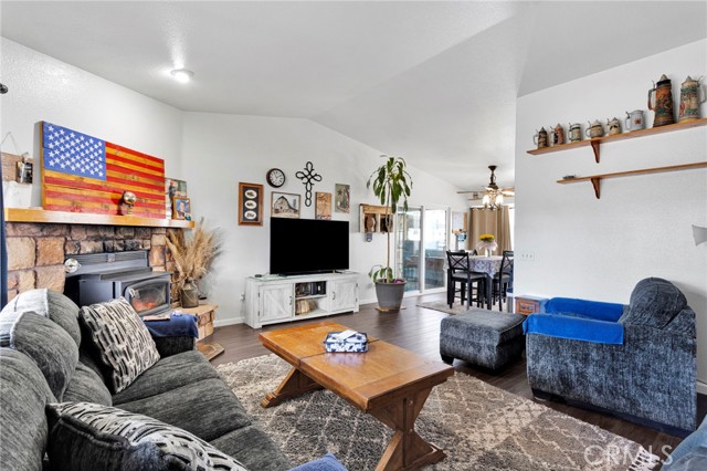 Detail Gallery Image 10 of 44 For 10753 Locust, Hesperia,  CA 92345 - 3 Beds | 2 Baths