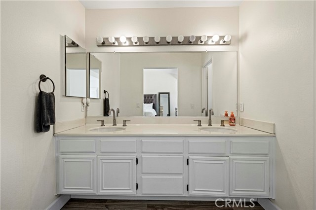 28519 Forest Meadow Place, Castaic CA: https://media.crmls.org/medias/d682d1d6-4169-4f7a-ad49-87c38d5afaf0.jpg