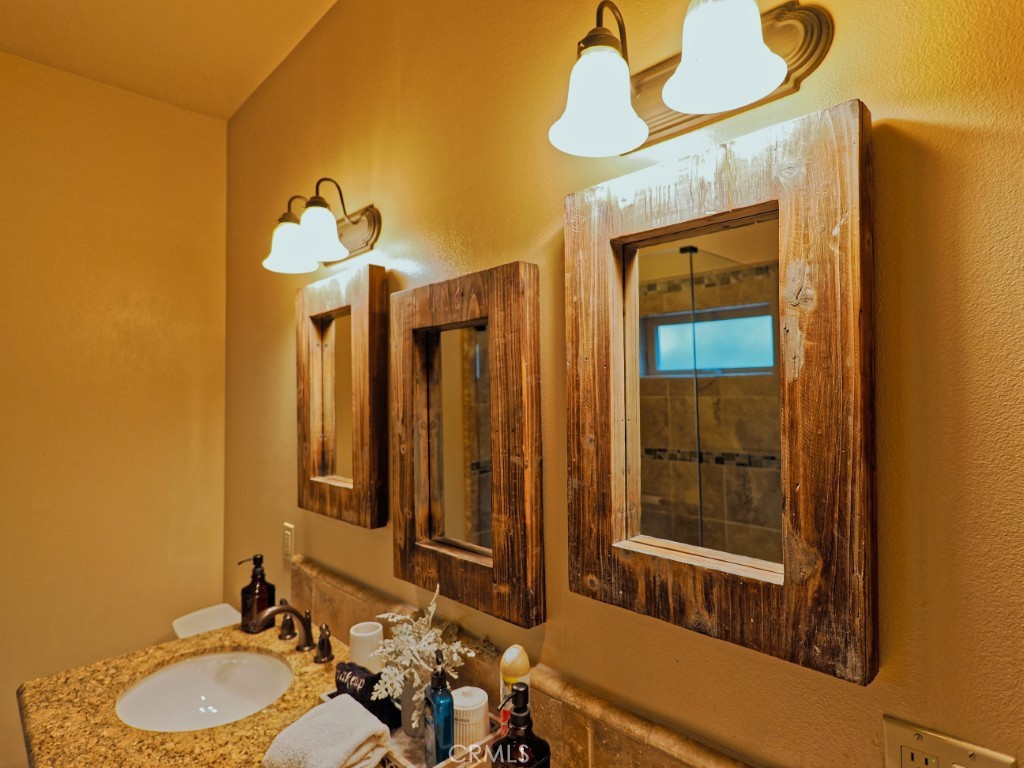 https://media.crmls.org/medias/d68319b7-06c9-4068-aa24-aff691f39016.jpg?preset=X-Large