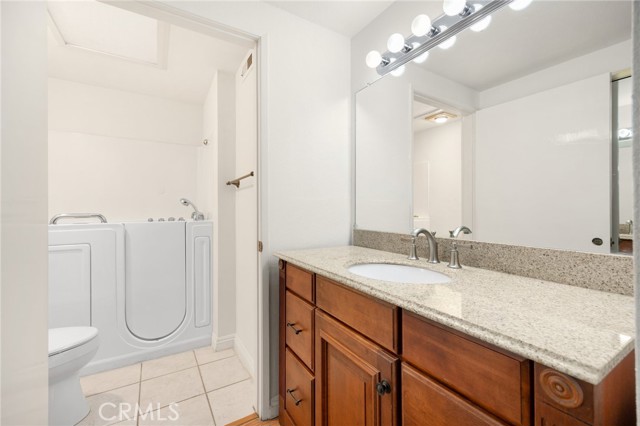 Detail Gallery Image 14 of 30 For 15929 Alta Vista Dr a,  La Mirada,  CA 90638 - 2 Beds | 2 Baths